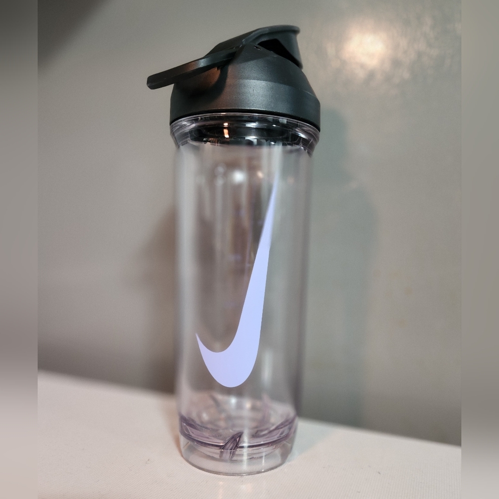 Nike Tritan Recharge Shaker
